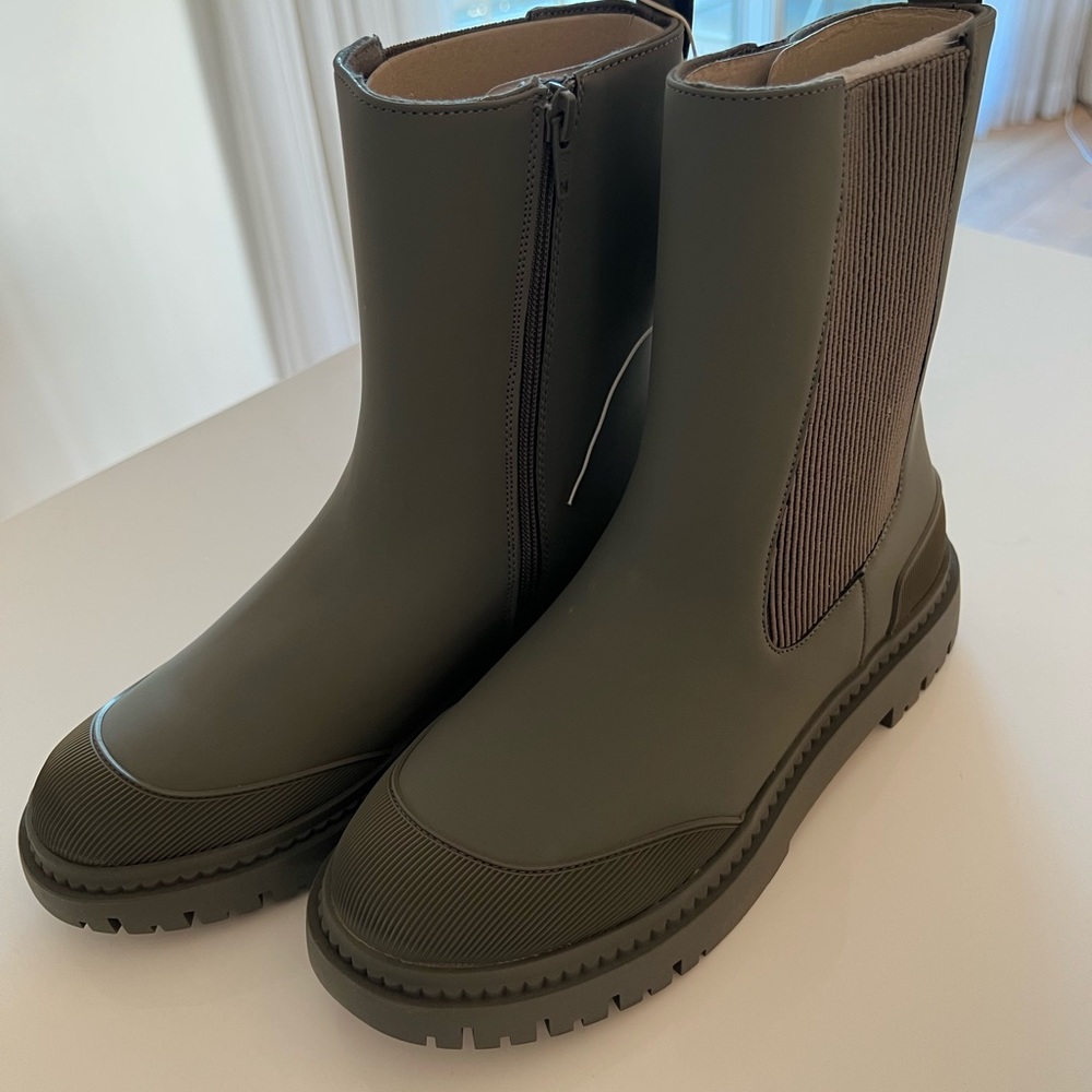 ❤️‍🔥SOLD❤️‍🔥 NWT Lug sole boots